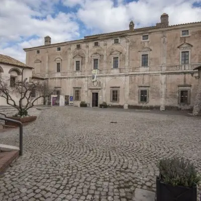 Palazzo Caccia Canali a Sant'Oreste veduta frontale